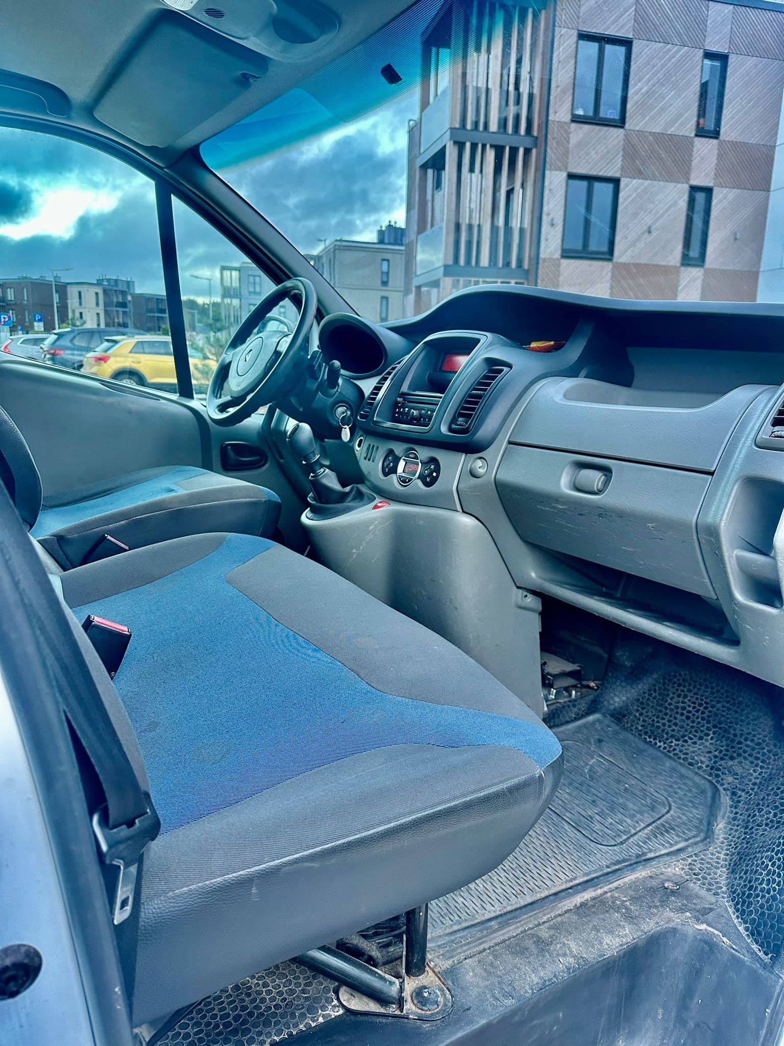 Renault Trafic image 2