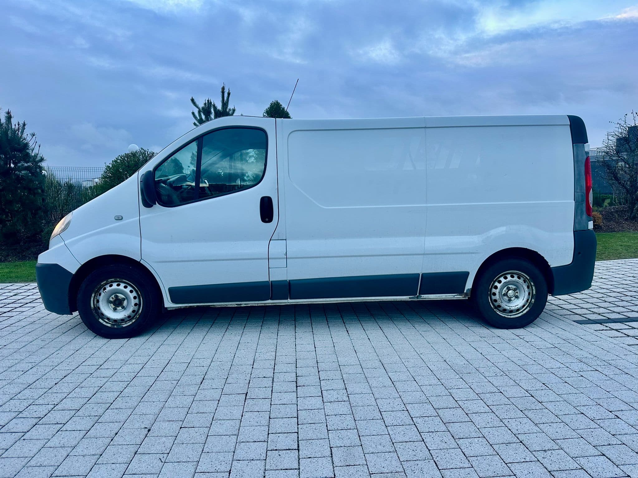 Renault Trafic image 10